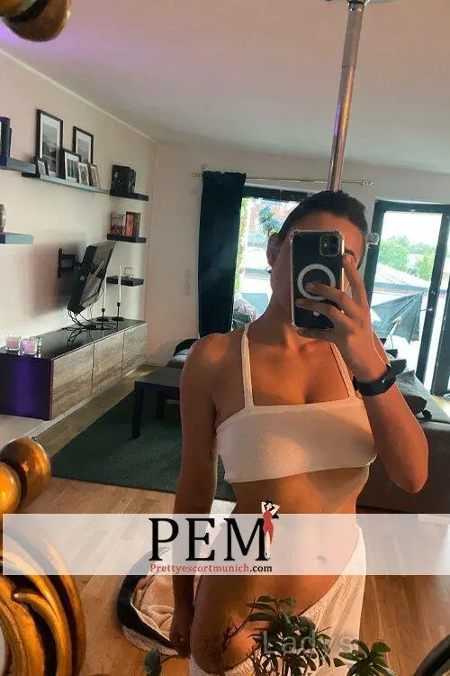Serena (27) – Call Girl & Independent Escort Service in Aachen - Gallery Photo 3
