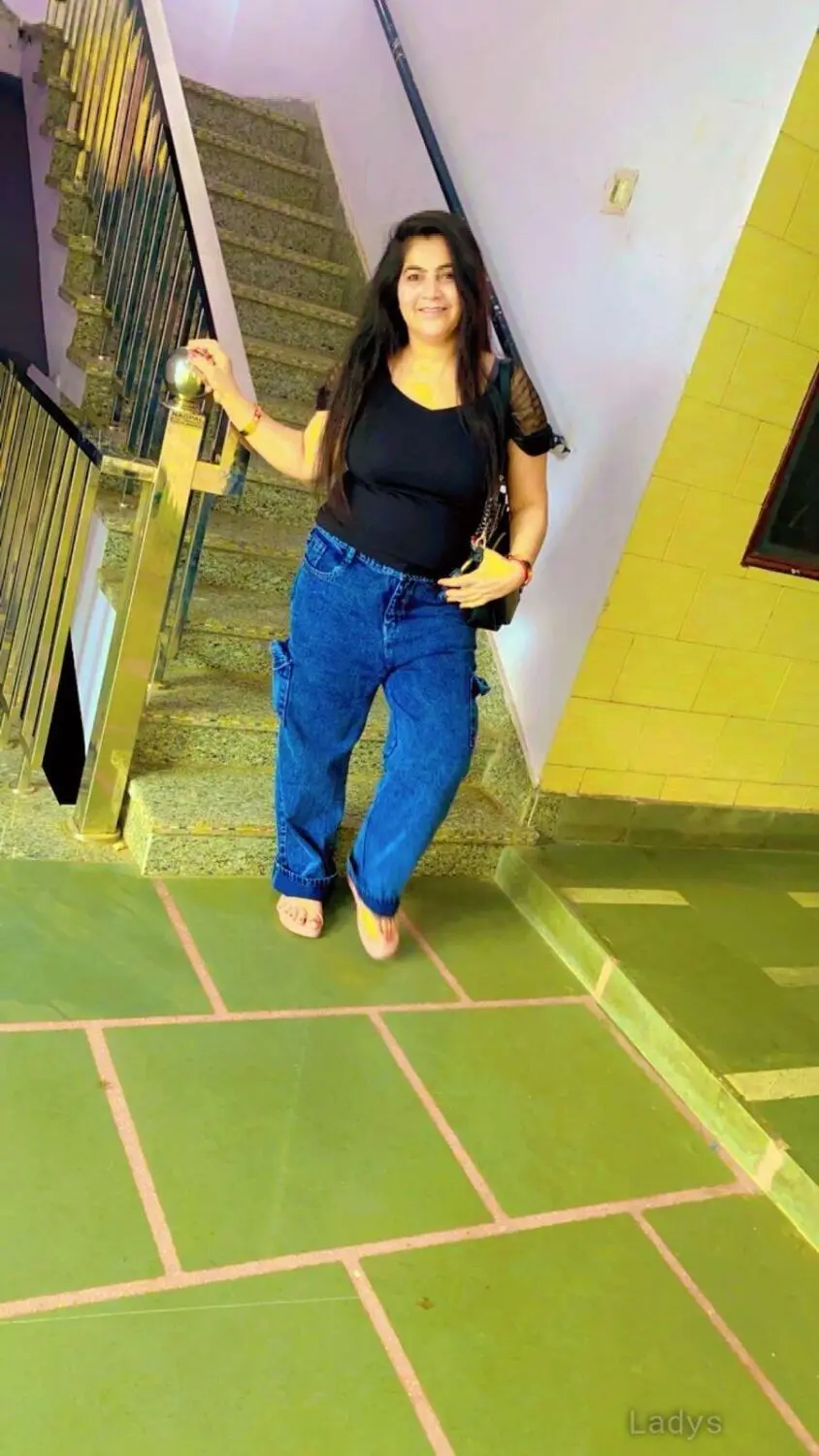 Janvi (25) – Call Girl & Independent Escort Service in Agra - Gallery Photo 2