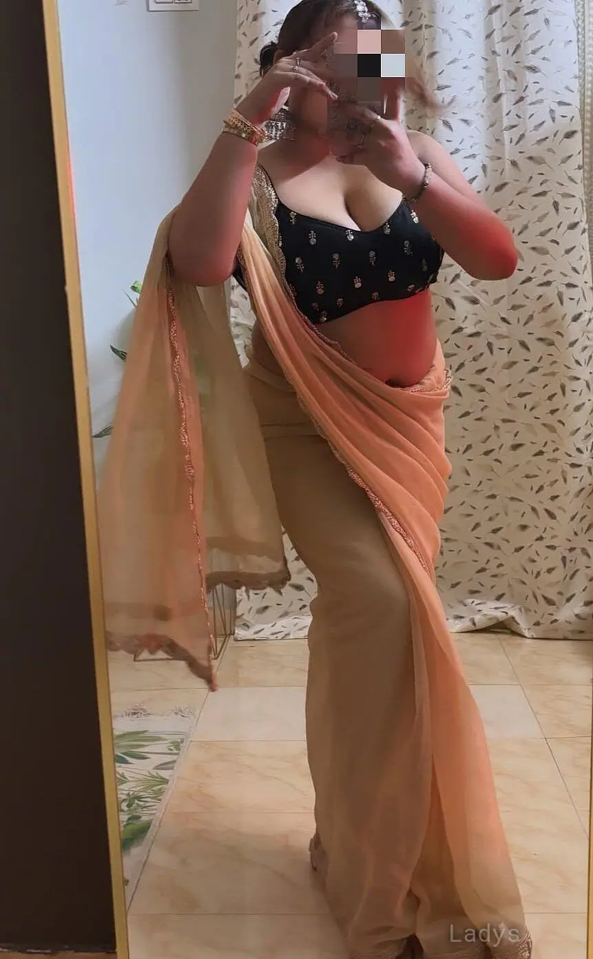 Mall (25) – Call Girl & Independent Escort Service in Ajman - Gallery Photo 2