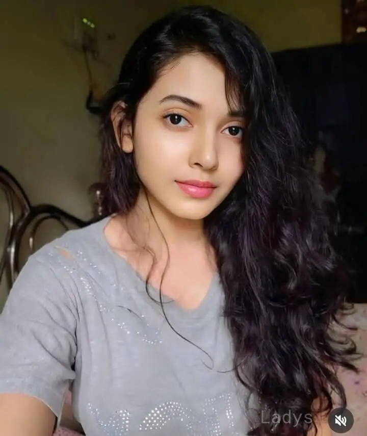 Vyvy (24) – Call Girl & Independent Escort Service in Ajman - Gallery Photo 3