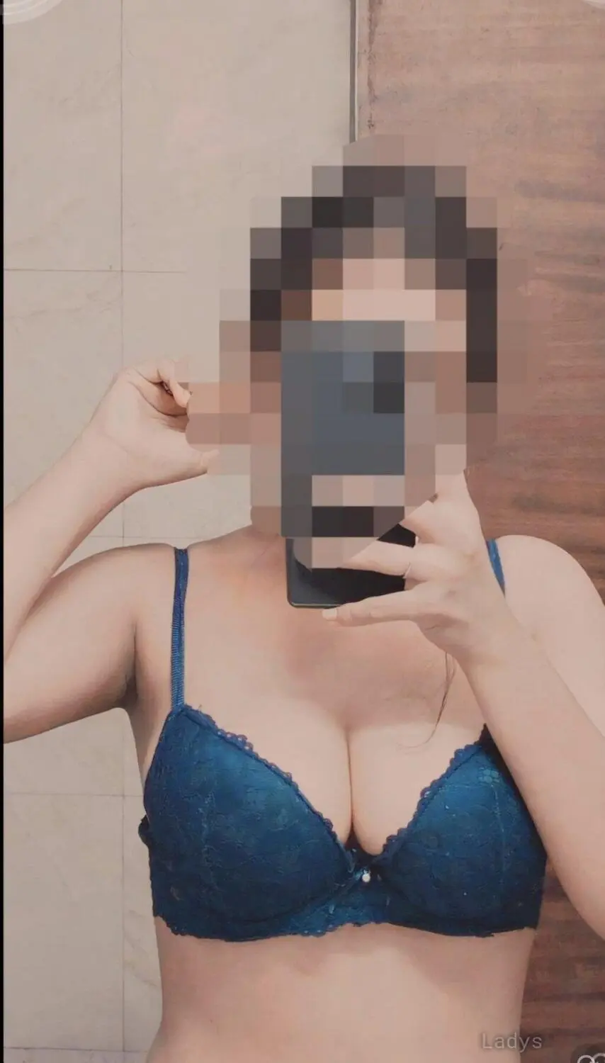 Clara (25) – Call Girl & Independent Escort Service in Ajman - Gallery Photo 2
