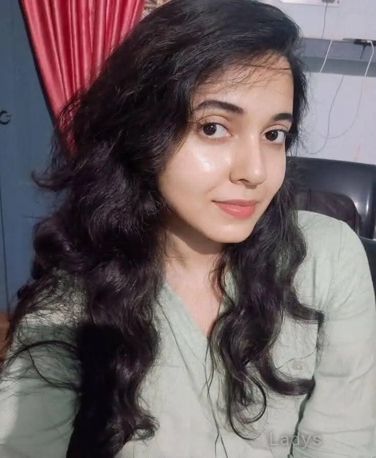 Vyvy (24) – Call Girl & Independent Escort Service in Ajman - Gallery Photo 2