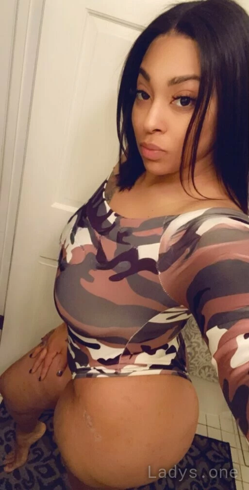 Trina (28) – Call Girl & Independent Escort Service in Akron - Gallery Photo 3