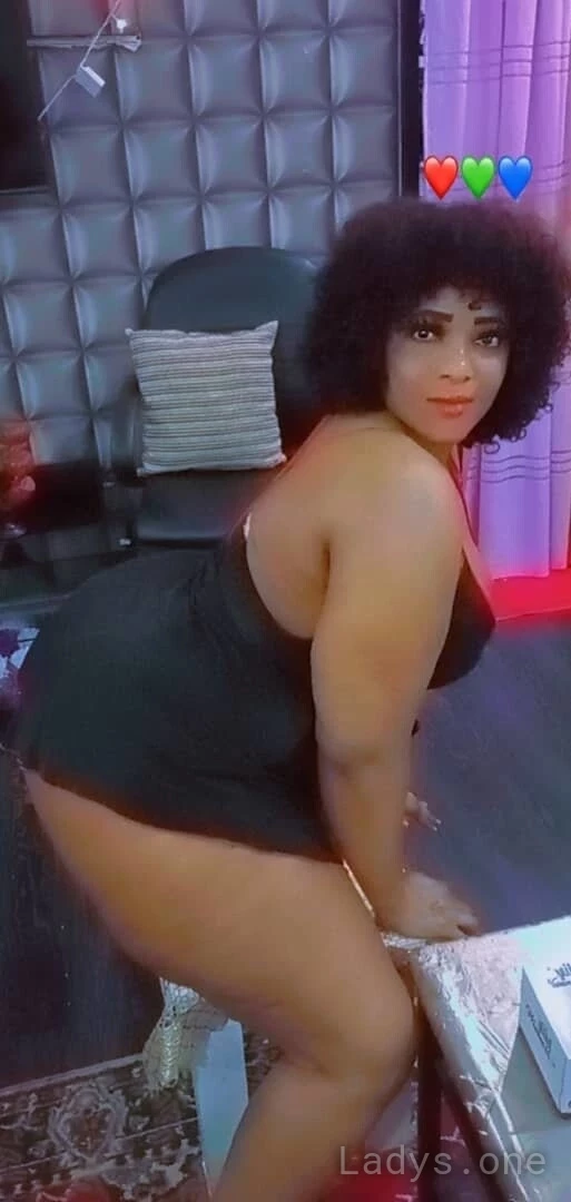 Kim (24) – Call Girl & Independent Escort Service in Al Farwānīyah - Gallery Photo 5