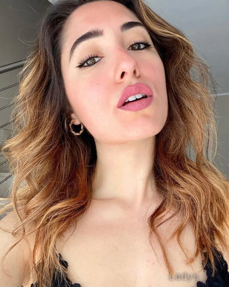 Lyvine (24) – Call Girl & Independent Escort Service in Almancil - Gallery Photo 3