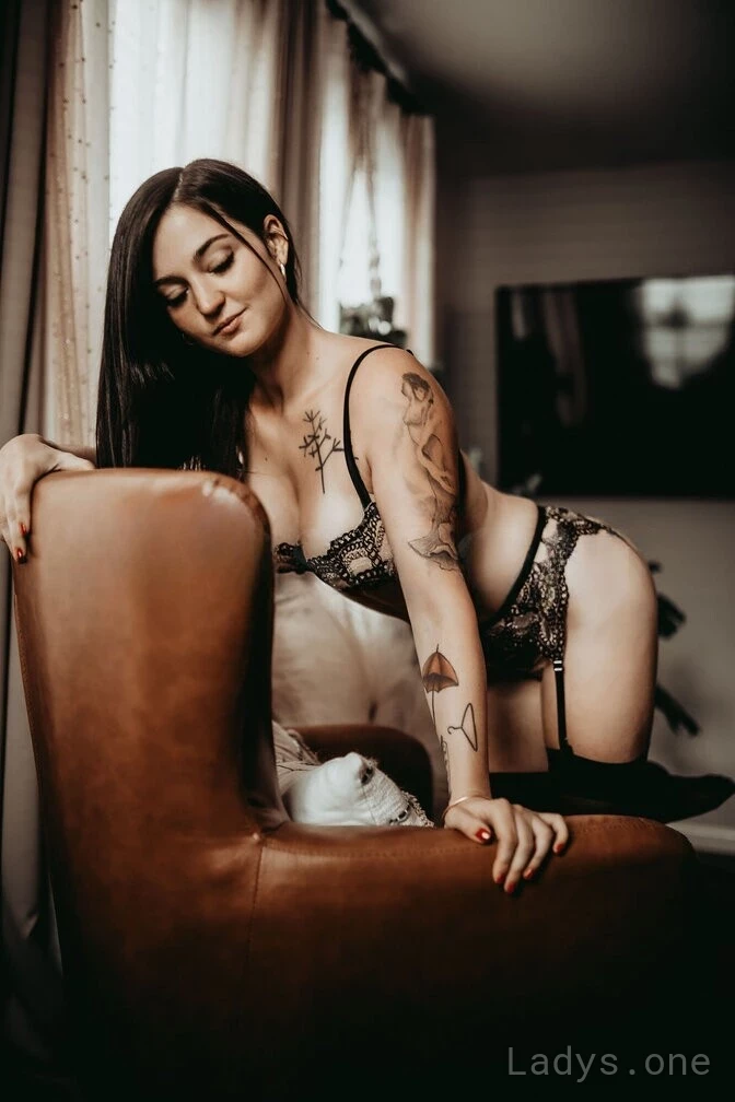 Julia Odette (30) – Call Girl & Independent Escort Service in Ames - Gallery Photo 2