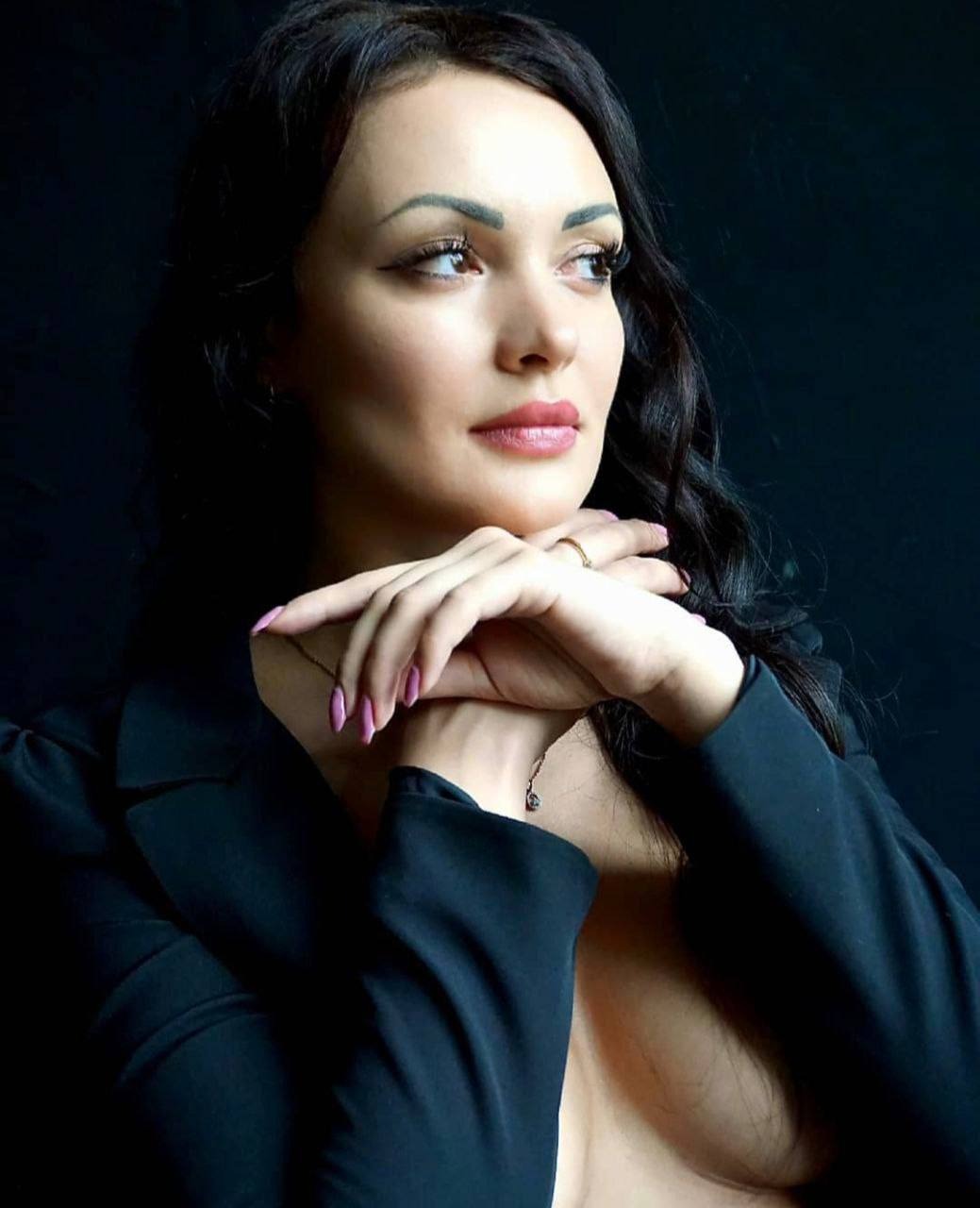 Viki (18) – Call Girl & Independent Escort Service in Amsterdam - Gallery Photo 3