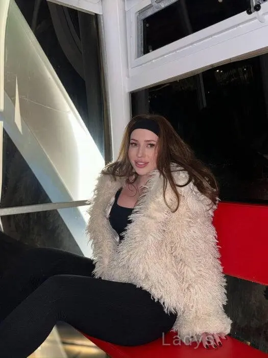 Victoria (25) – Call Girl & Independent Escort Service in Amsterdam - Gallery Photo 3