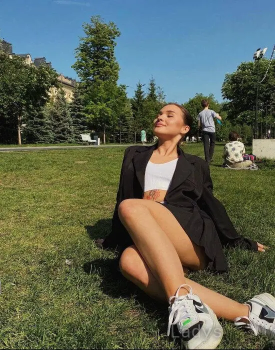 Sasha (23) – Call Girl & Independent Escort Service in Ankara - Gallery Photo 5