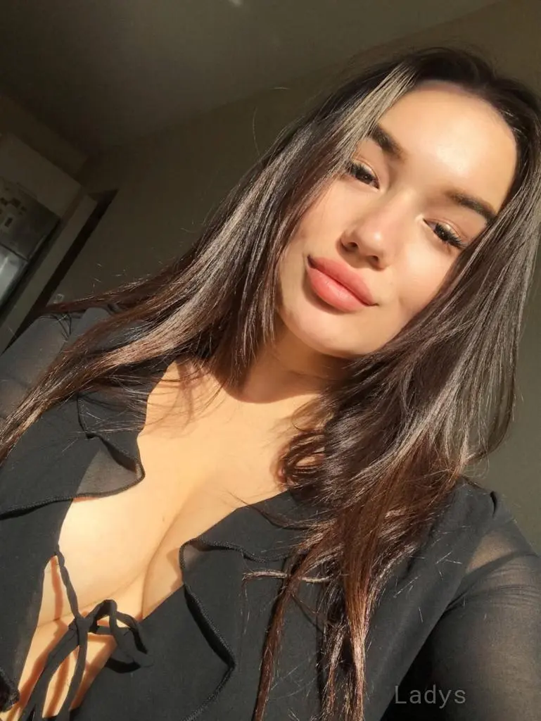 Mona (20) – Call Girl & Independent Escort Service in Ankara - Gallery Photo 4