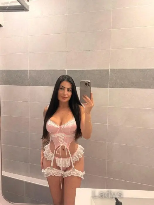 Sabrina (25) – Call Girl & Independent Escort Service in Annecy - Gallery Photo 3