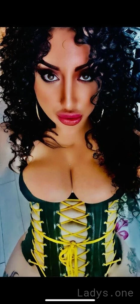 Farrah (26) – Call Girl & Independent Escort Service in Aurora - Gallery Photo 3