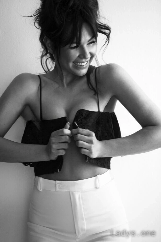 Livia Belle (23) – Call Girl & Independent Escort Service in Aurora - Gallery Photo 5