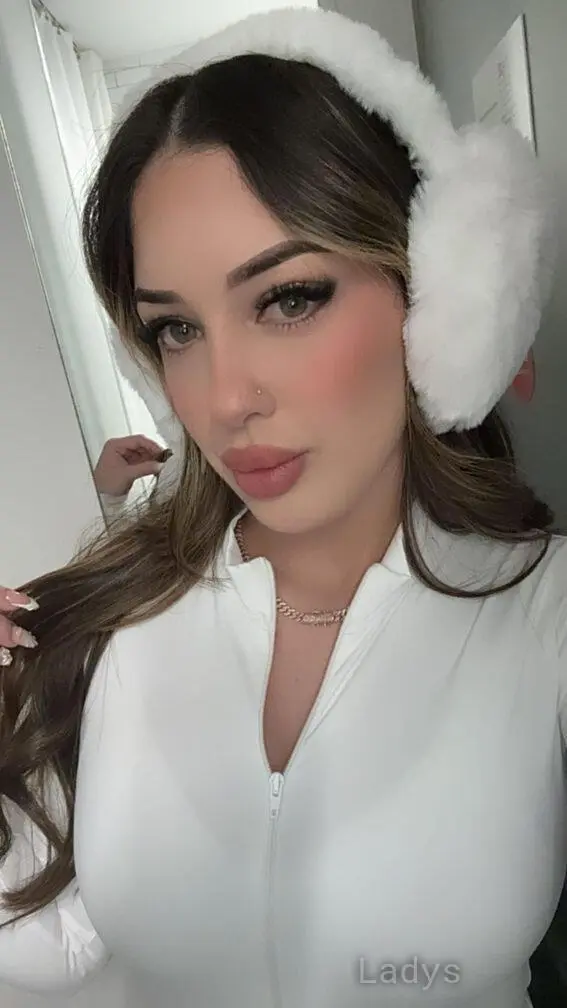 Mia (23) – Call Girl & Independent Escort Service in Austin - Gallery Photo 3
