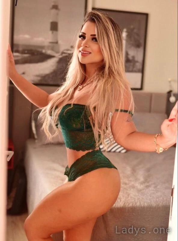 Isabella Bugatti (24) – Call Girl & Independent Escort Service in Avignon - Gallery Photo 3