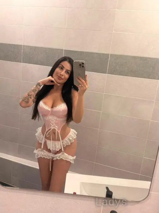 Sabrina (25) – Call Girl & Independent Escort Service in Avignon - Gallery Photo 2