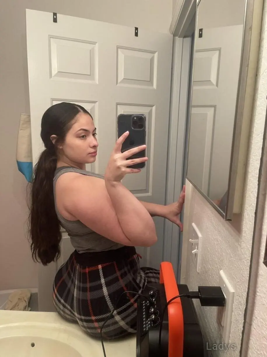Lydia (24) – Call Girl & Independent Escort Service in Bakersfield - Gallery Photo 3