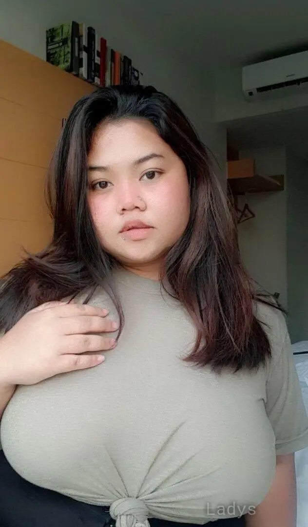 Laura (26) – Call Girl & Independent Escort Service in Bali - Gallery Photo 4