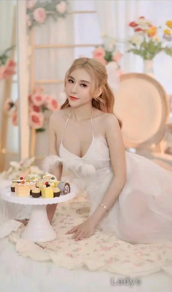 Lora (21) – Call Girl & Independent Escort Service in Baoji - Gallery Photo 5