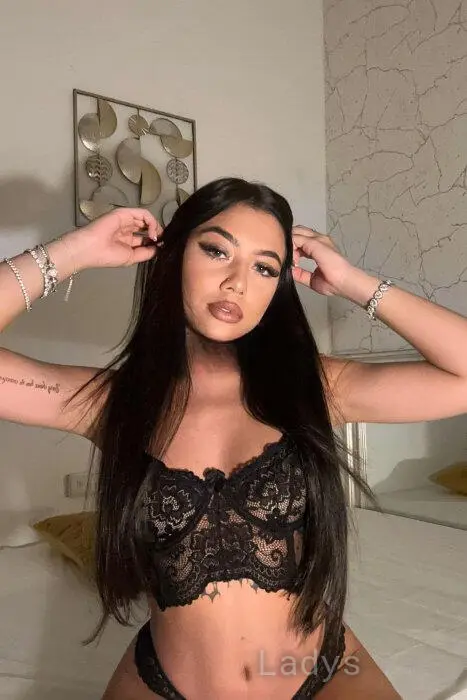 Karen (20) – Call Girl & Independent Escort Service in Barcelona - Gallery Photo 3