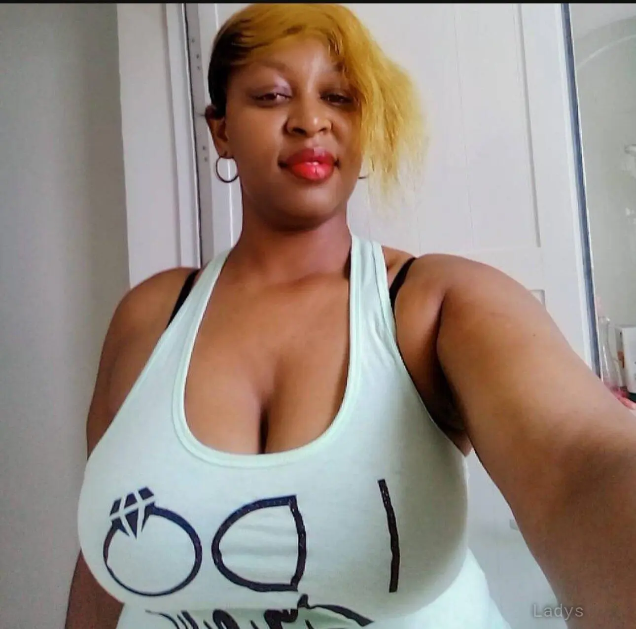 Sarah (33) – Call Girl & Independent Escort Service in Barkā’ - Gallery Photo 3