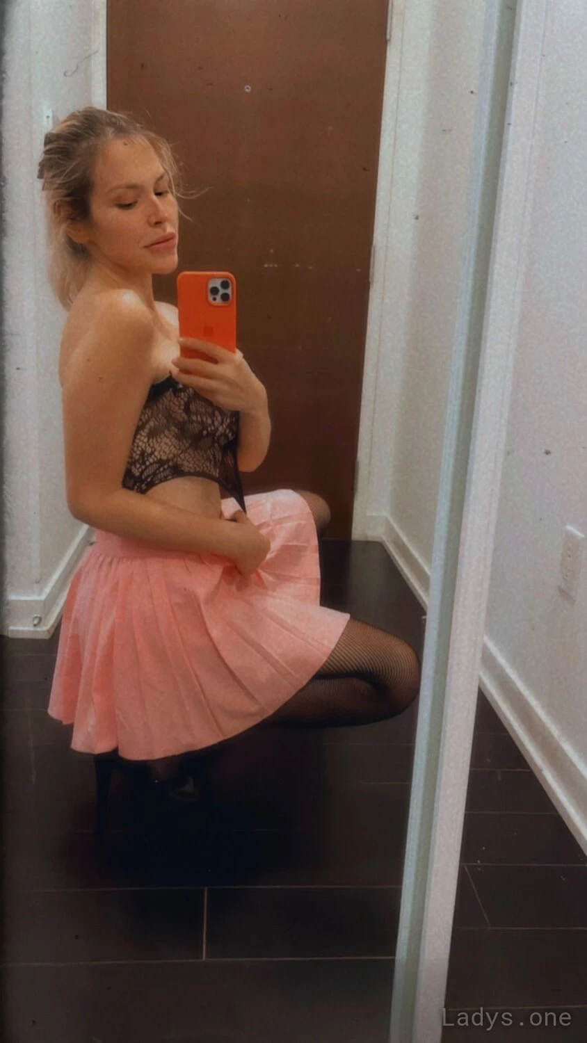 Nova (20) – Call Girl & Independent Escort Service in Barrie - Gallery Photo 2