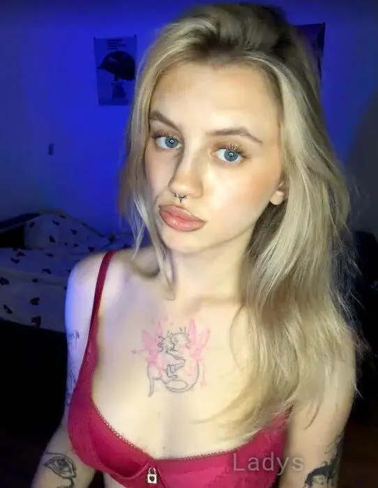Ksenia (23) – Call Girl & Independent Escort Service in Bashkia Durrës - Gallery Photo 4
