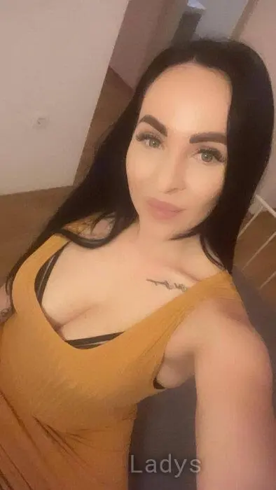 Julia (31) – Call Girl & Independent Escort Service in Bashkia Durrës - Gallery Photo 2