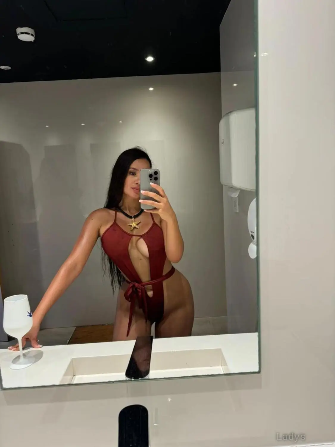 Sara (22) – Call Girl & Independent Escort Service in Bashkia Sarandë - Gallery Photo 4