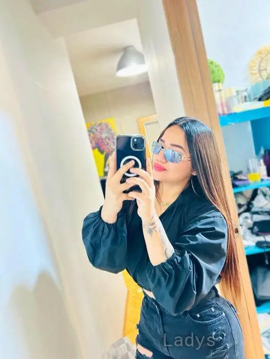 Selene (24) – Call Girl & Independent Escort Service in Bashkia Sarandë - Gallery Photo 5