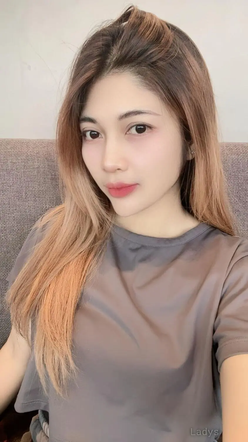 Bella (24) – Call Girl & Independent Escort Service in Batam - Gallery Photo 3