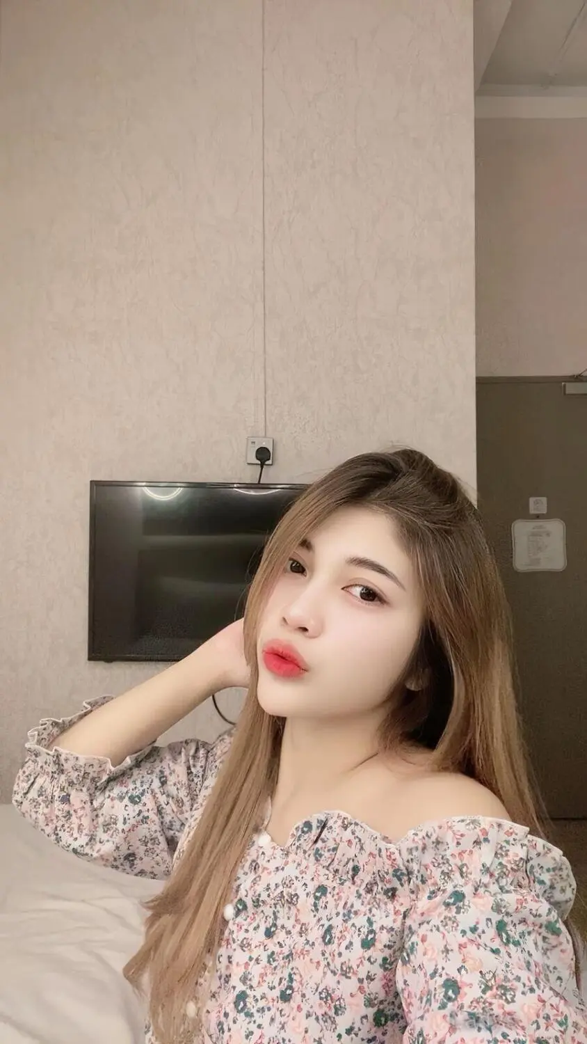 Bella (24) – Call Girl & Independent Escort Service in Batam - Gallery Photo 2