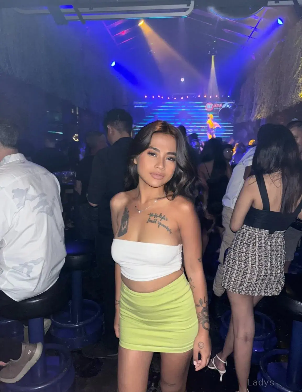 Shanon (22) – Call Girl & Independent Escort Service in Batam - Gallery Photo 6