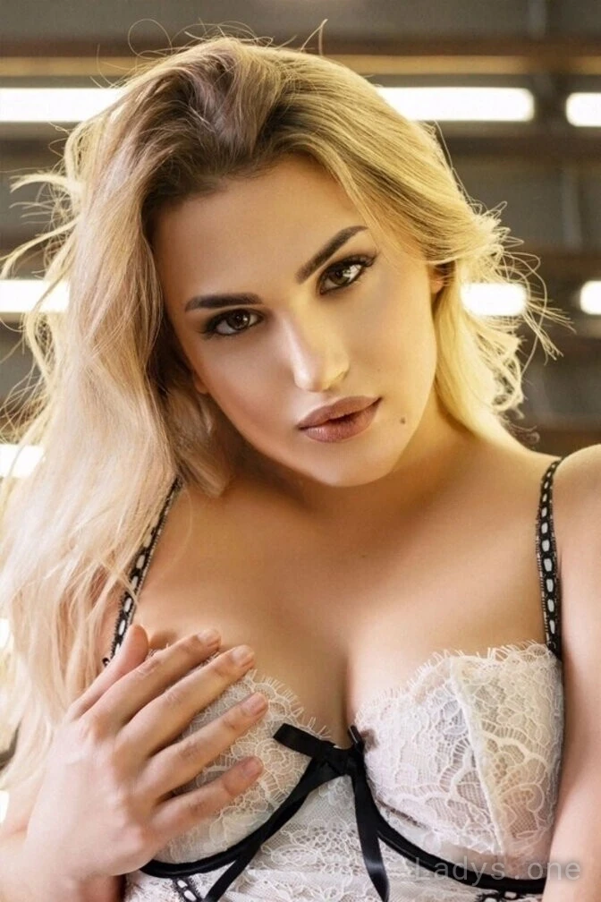 Julia (25) – Call Girl & Independent Escort Service in Baton Rouge - Gallery Photo 5