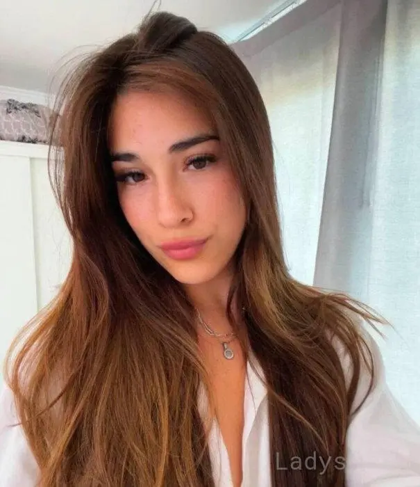 Mell (26) – Call Girl & Independent Escort Service in Batumi - Gallery Photo 3
