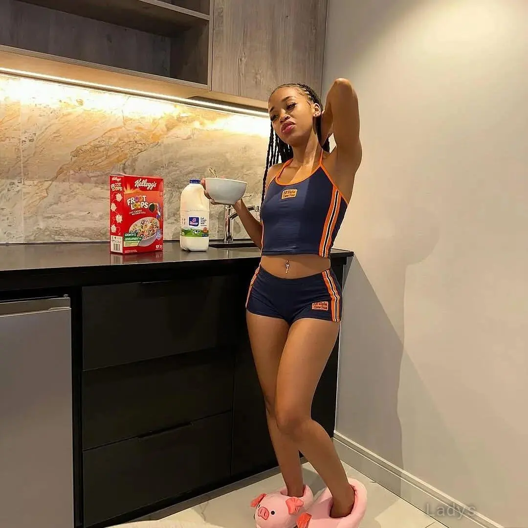 Chris (23) – Call Girl & Independent Escort Service in Beijing - Gallery Photo 4