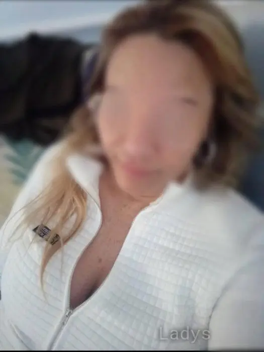 Laura (39) – Call Girl & Independent Escort Service in Belfast - Gallery Photo 3