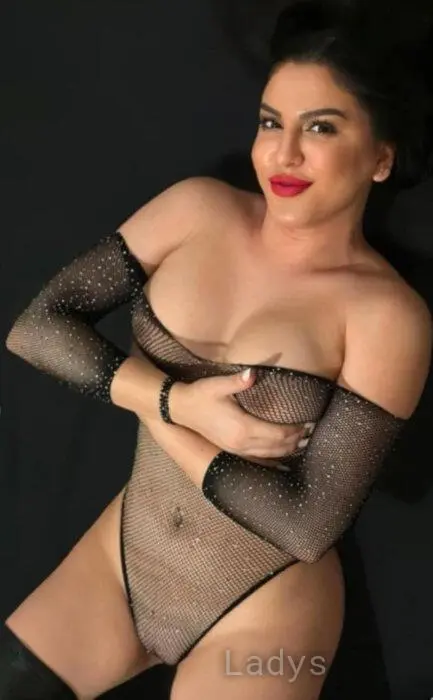 Saras (24) – Call Girl & Independent Escort Service in Belfast - Gallery Photo 3