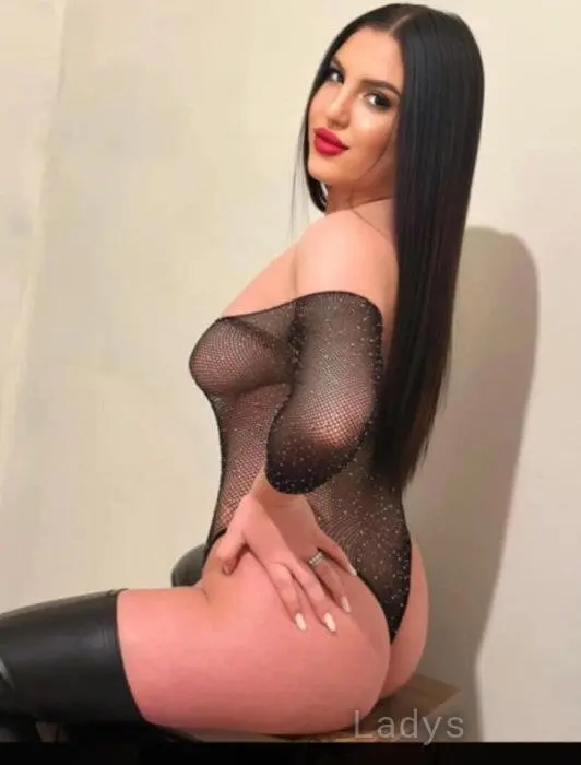 Saras (24) – Call Girl & Independent Escort Service in Belfast - Gallery Photo 4
