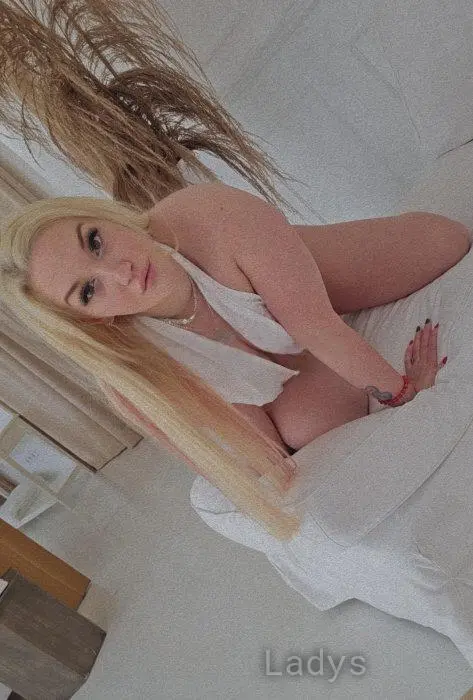 Chloe (29) – Call Girl & Independent Escort Service in Belfast - Gallery Photo 4