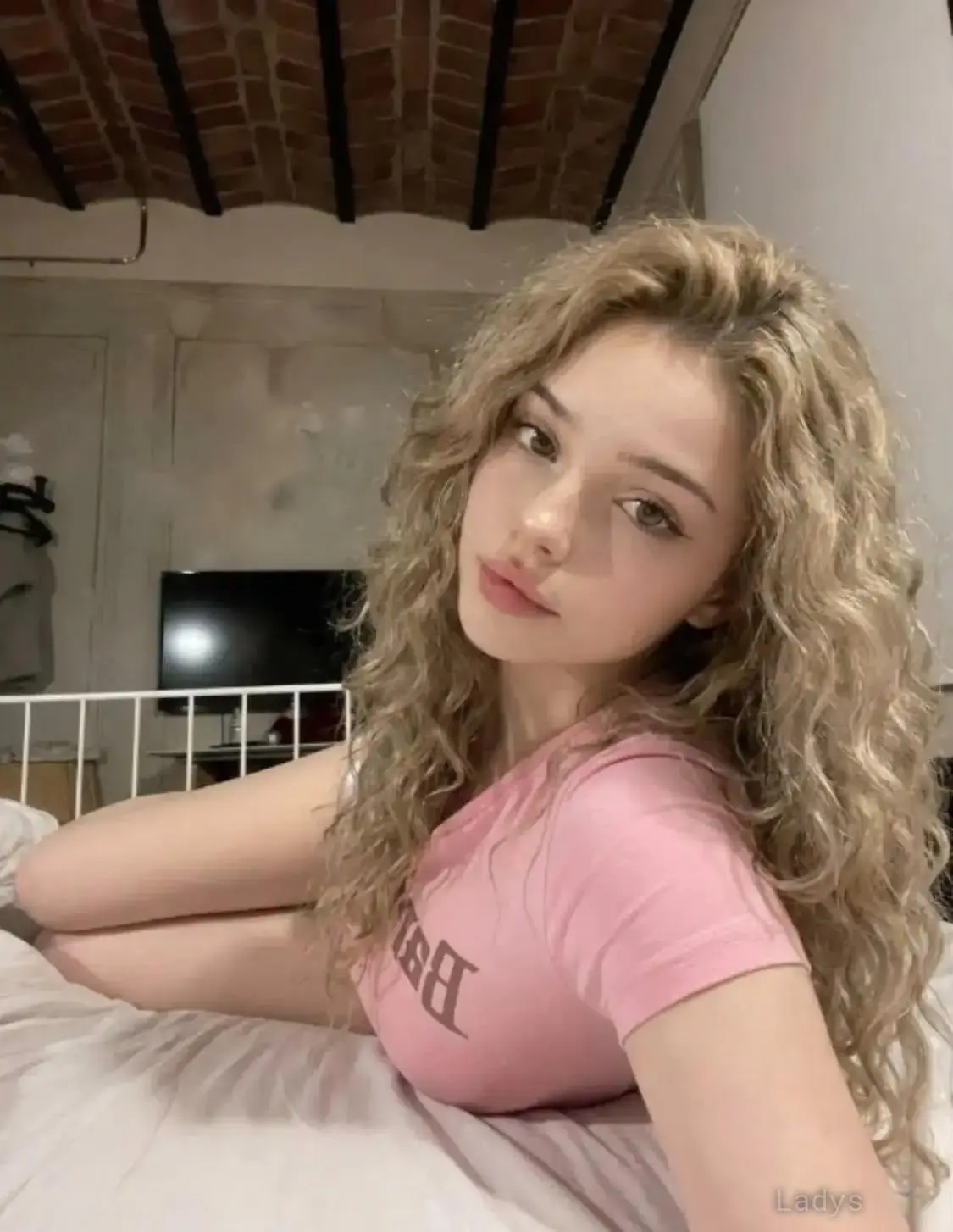 Lindan (23) – Call Girl & Independent Escort Service in Belgrade - Gallery Photo 5
