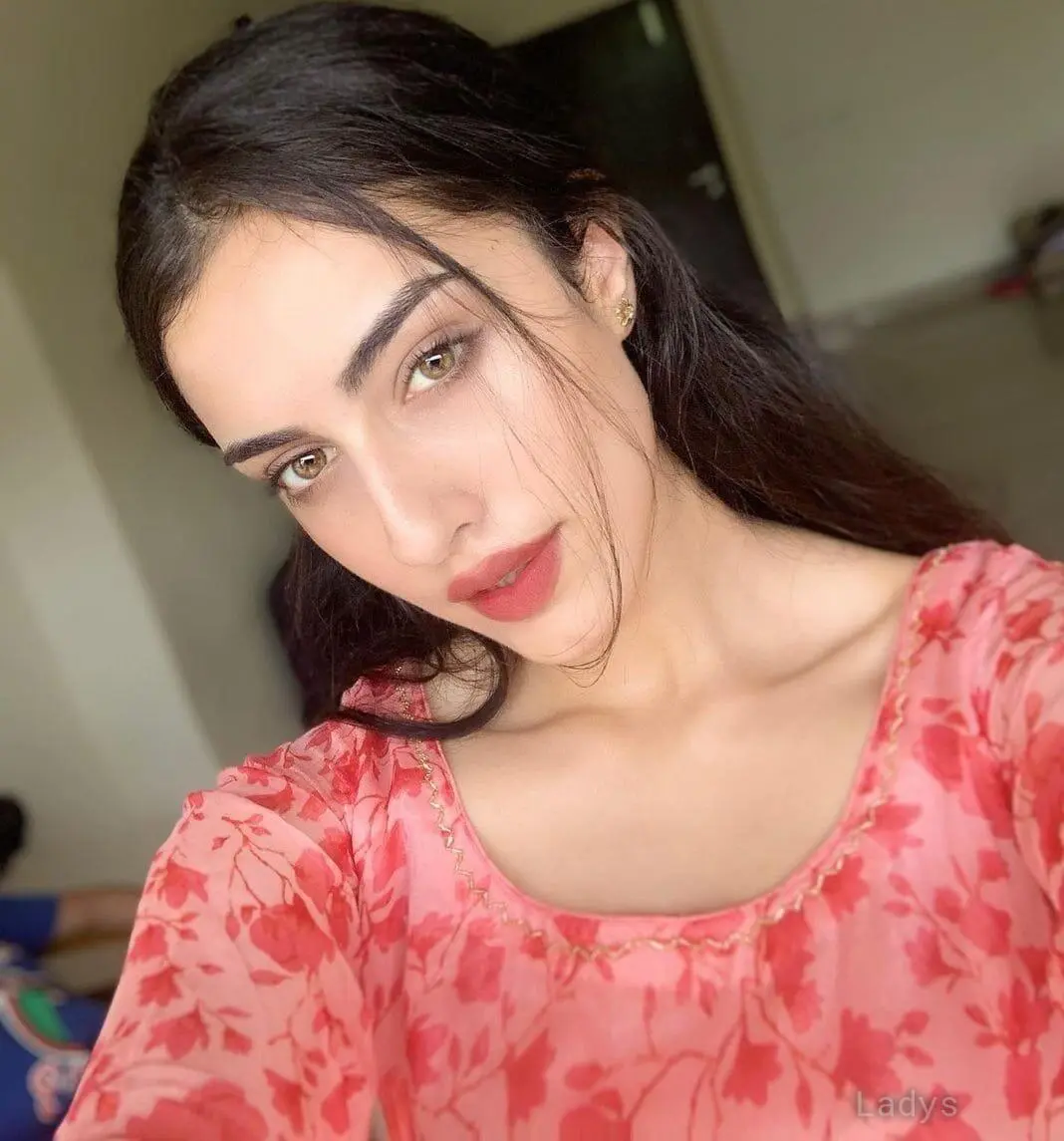 Ainnssa (23) – Call Girl & Independent Escort Service in Belgrade - Gallery Photo 4