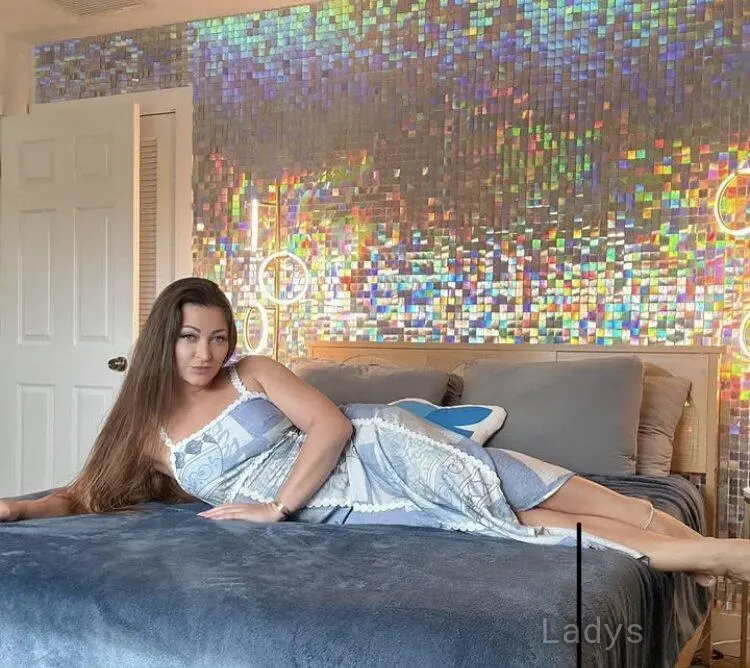 Mia (27) – Call Girl & Independent Escort Service in Belleville - Gallery Photo 2