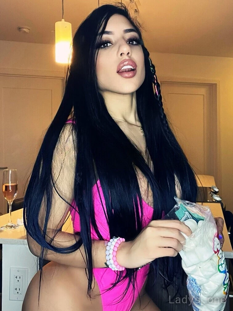 Saisha (24) – Call Girl & Independent Escort Service in Bellevue - Gallery Photo 4