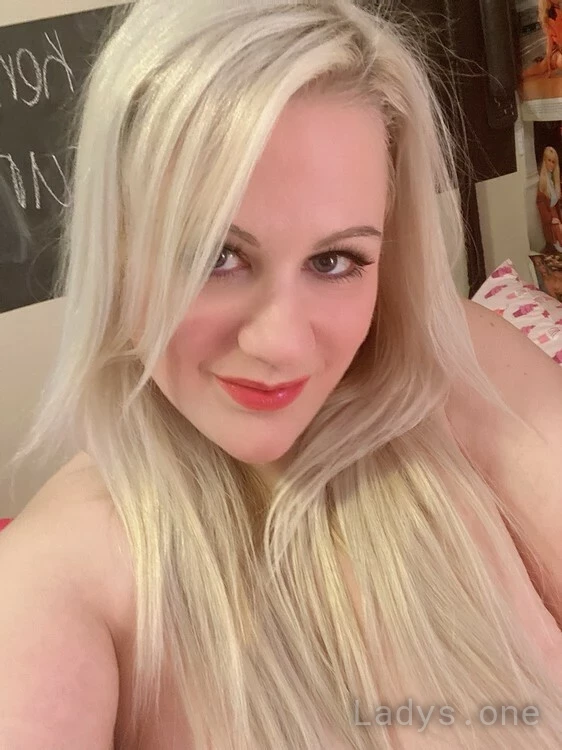 Curvy Mary (36) – Call Girl & Independent Escort Service in Bellevue - Gallery Photo 5