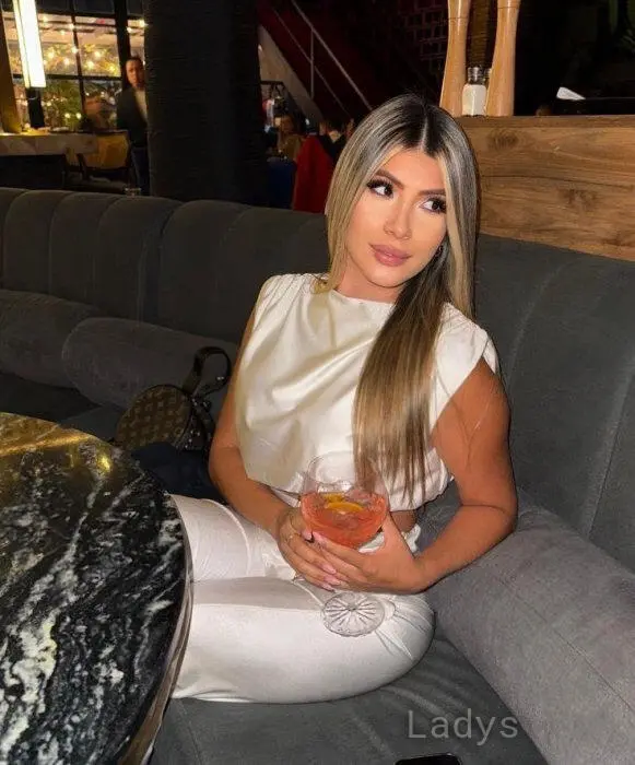 Kim (22) – Call Girl & Independent Escort Service in Benalmádena - Gallery Photo 4