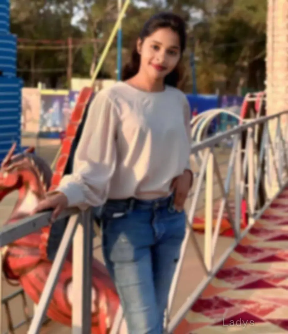 Sonali (25) – Call Girl & Independent Escort Service in Bangalore - Gallery Photo 3
