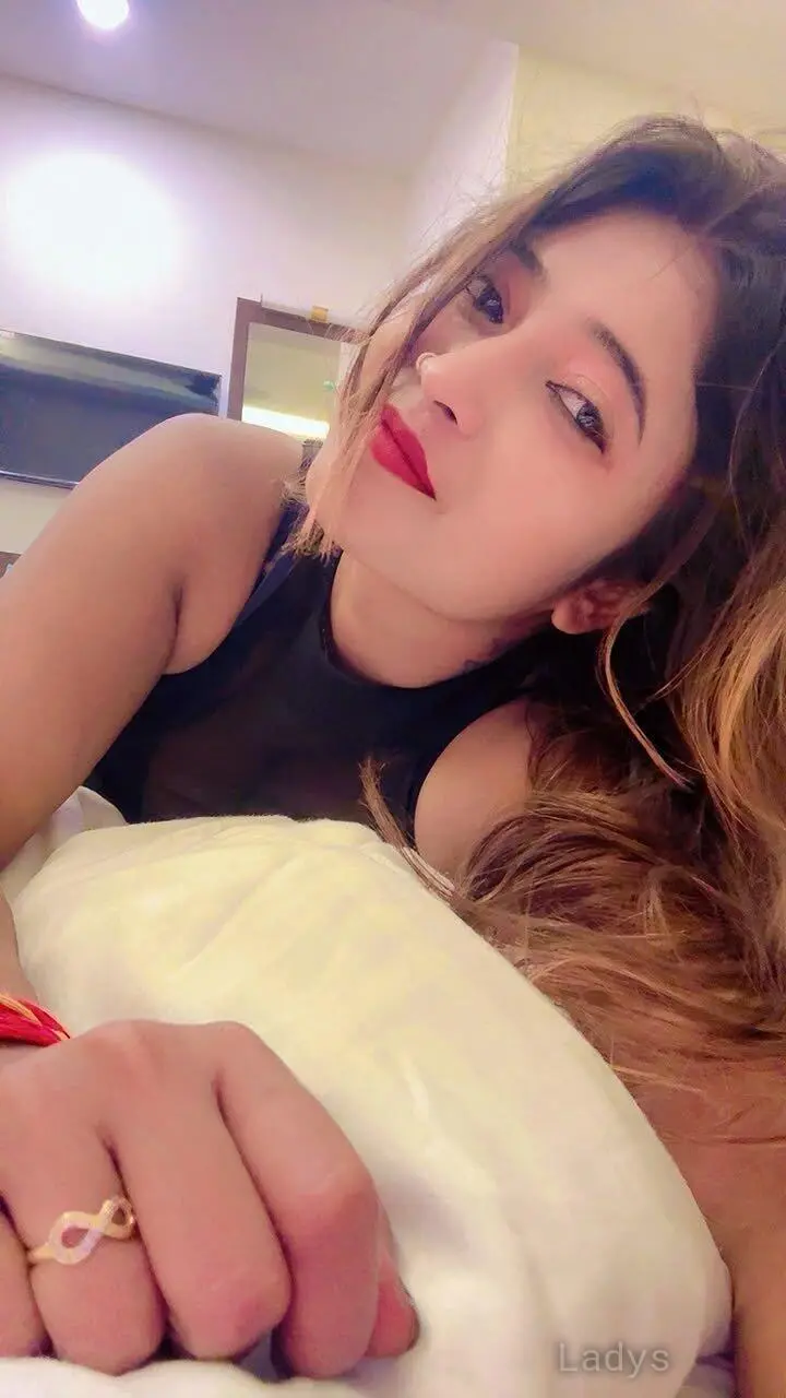 Naina (25) – Call Girl & Independent Escort Service in Bangalore - Gallery Photo 3