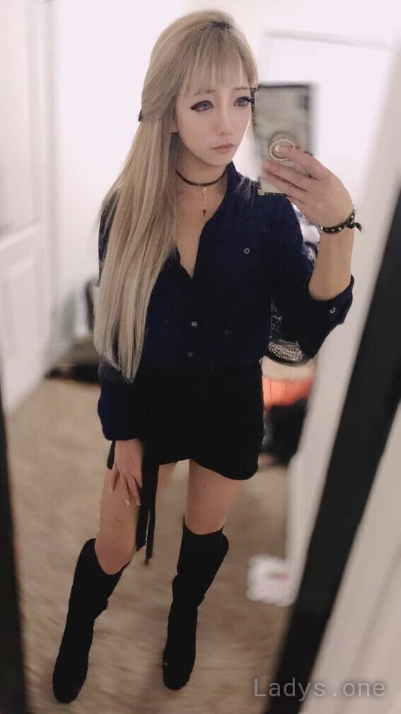 Ari (18) – Call Girl & Independent Escort Service in Berkeley - Gallery Photo 3
