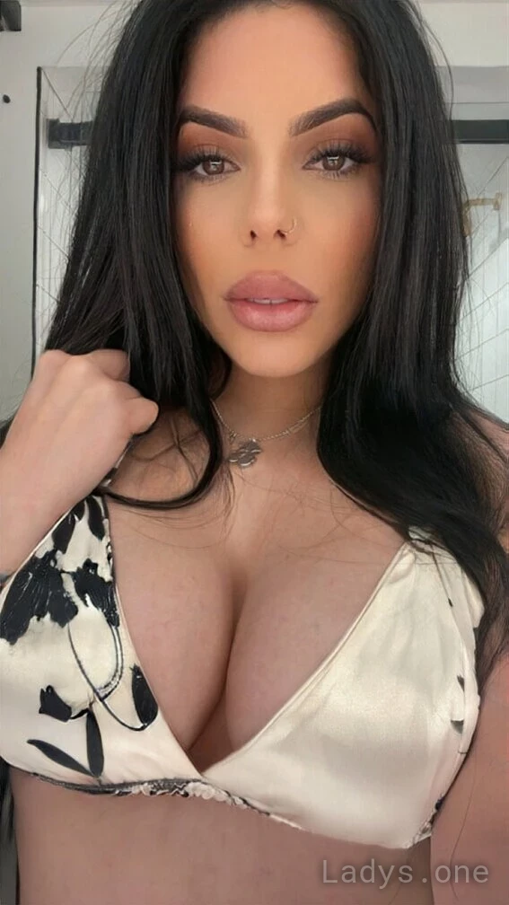 Kloe (25) – Call Girl & Independent Escort Service in Berkeley - Gallery Photo 2